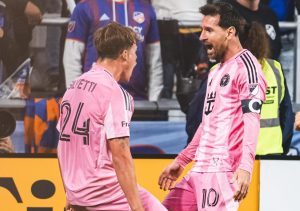 Tin thể thao (25-11): Messi nới rộng khoảng cách với Ronaldo, MU thua trong thế hơn người